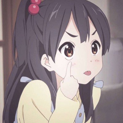 周冬雨亮相马思纯新片首映